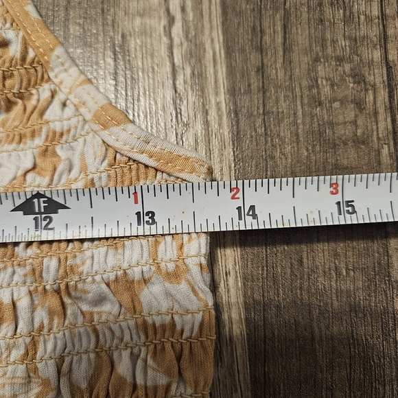 American Eagle cream and Yellow ruffle crop top size medium - Picture 6 of 7